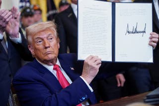 The President completed the event with the signing of several coal applications